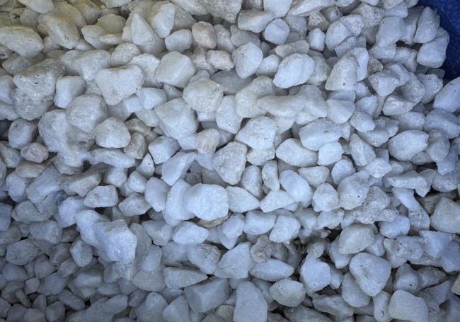 9-12mm Arctic White Gravel